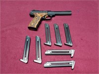 Browning Pistol, Model Buckmark W/ 7 Mags 22