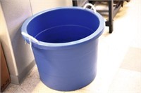 Commercial Blue 20 gallon rope handled tub