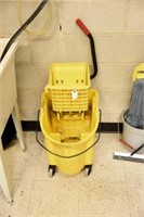 Rubbermaid commercial grade mop bucket with
