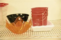 Qty of serving trays, serving bowls and Kleen