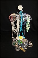 Costume Jewelry Necklaces & Bracelets