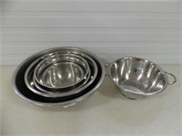 SELECTION OF 6 S.S. BOWLS & COLANDER