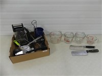 ASSORTMENT OF KITCHEN UTENSILS & MEASURING CUPS