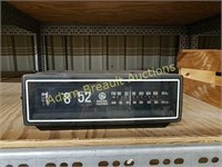 Vintage General Electric alarm clock radio