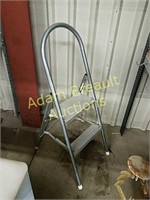 Metal 2-Step folding step ladder
