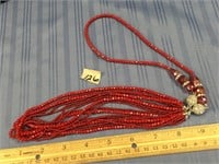 Ruby red glass necklace        (a 7)
