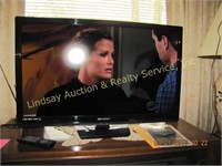 Emerson 32" LED flatscreen tv w/ remote & digital