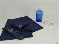Blue cloth placemats and napkins, blue glass jar