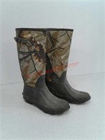 Men's size 8 Ozark Trail waterproof camo boots