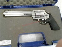 Smith and Wesson 460 xvr revolver handgun in case