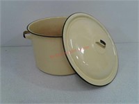 Butter yellow porcelain enamel stock pot with lid
