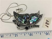 Butterfly pendant necklace made of mother of pearl