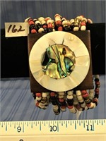 Beautiful beaded bracelet with mother of pearl med