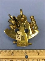 Small brass sextant, 2.5"            (a 7)
