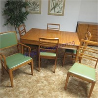 Dinning table w/chairs -green seats