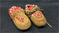 Woodlands Baby Moccasins with translucent beads