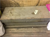 Old solid tool box                (k 18)