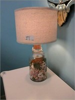 Seashell lamp with shade