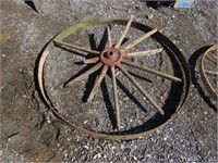 Iron Wagon Wheel Parts Hub wood spokes are rotten