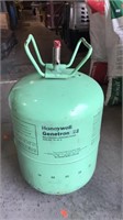 Honeywell Genetron 22 refrigerant, the Can weighs