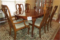 Cherry oval dining table w/2 leafs, 6 chairs,