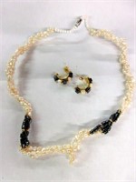 Beautiful Ladies Pearl Necklace and Earring Set