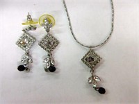 Victorian Style Ladies Dangly Earrings & Necklace