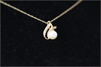 10 KT GOLD  PEARL AND DIAMOND NECKLACE