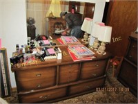 4 Pc Bedroom Set: 1- 4 Drawer Wooden Dresser