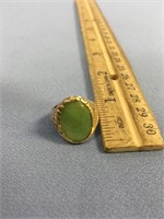 Jade and 14kt gold ring            (k 15)