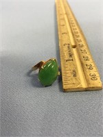 Jade and 14kt gold ring            (k 15)