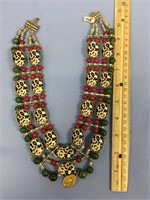 Necklace set with jade and coral            (k 15)