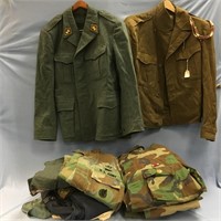 Lot with military clothing: jackets, camos, BDU's,