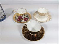 3 tasses et soucoupes en porcelaine Bone China