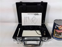 Nintendo DS Lite avec coffret et accessoires