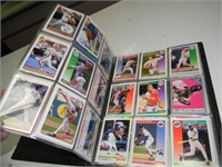 ALBUM WITH COLLECTIBLE TRADING CARDS BASEBALL