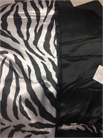 Full/Queen Reversible Comforter has Some snags