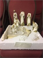 Nativity Set Has Cosmetic Damage missing two of