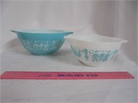 Vintage Pyrex Blue Bowls