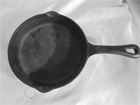 BENJAMIN&Edwin cast iron 8 in. skillet