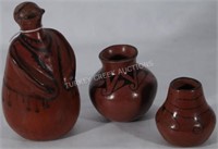 LOT OF 3 POTTERY ITEMS TO INCLUDE POTTERY POT,
