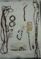 COLLECTION OF MISCELLANEOUS BEADS TO INCLUDE