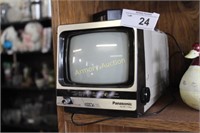 SMALL PANASONIC PORTABLE TV