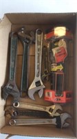 Adjustable wrench assortment