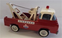 Nylint Standard Oil tow truck. Measures 11" long.