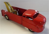 1940's Wyandotte red tow truck. Measures 14"