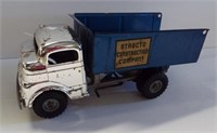 1950's Structo dump truck. Measures 12" long.