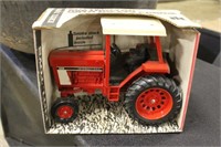 Ertl IH 886 Toy Tractor