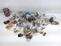75 bijoux de costume, montres, bracelets, broches