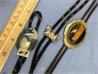 Lot of 3 bolo ties: agate, horses, tiger eye, hors
